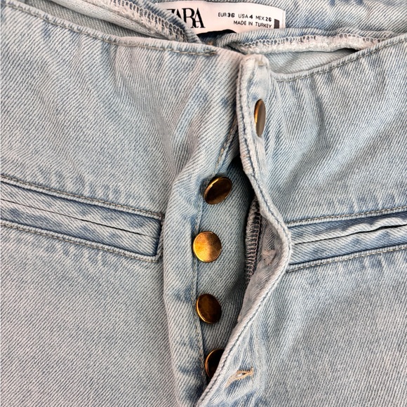 Zara Wide-Leg High-Waist Buttoned Jeans - Picture 4 of 10